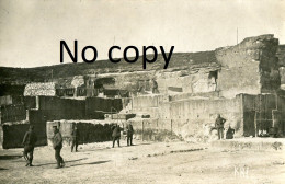 CARTE PHOTO ALLEMANDE SOLDATS DANS LES CARRIERES DE NAMPCEL PRES DE AUTRECHES - NAMPCEL OISE GUERRE 1914 1918 - War 1914-18