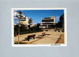 Eaubonne (95) : L'hotel De Ville Et Les Jardins - Other & Unclassified