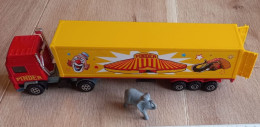Camion Majorette 1/60 : Semi-remorque Pour Le Transport Des éléphants Du Cirque Pinder, Made In France. Comme Neuf - Camiones, Buses Y Construcción