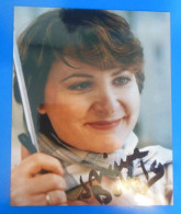 AUTOGRAPHE DE JOSIANA BALASKO SUR PHOTO - Schauspieler Und Komiker