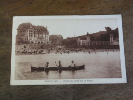 GRANVILLE / Partie De Canoé Sur La Plage - Granville