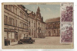 Saint-Flour (15) : GP D'une Voiture Garée Devant La Maison Consulaire En 1957 PF. - Saint Flour