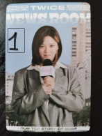 Photocard K POP Au Choix  TWICE 2024 Season's Grettings News Room Jeongyeon - Otros & Sin Clasificación