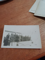 565 //  CARTE ANCIENNE / GROUPE DE PERSONNES SUR UN BATEAU - To Identify