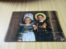 Enfants En Costume De La Région De Concarneau (29). - Concarneau