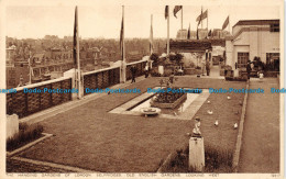 R149104 The Hanging Gardens Of London Selfridges Old English Gardens. Looking We - Andere & Zonder Classificatie