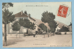 A114  CPA  SAULXURES-sur-Moselotte  (Vosges)  LA MAIRIE ET LA PLACE  ++++++ - Saulxures Sur Moselotte