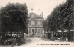 C P A -  94 -   CHENNEVIERES  SUR MARNE -   Place Du Marché - Chennevieres Sur Marne