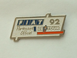 Pin's FIAT - PARTENAIRE OFFICIEL - TOUR DE FRANCE 92 - Fiat