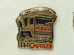 Pin's CAMION CROSS LES ROUTIERS - Transport