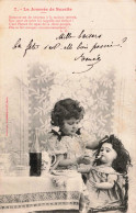 ENFANTS _S29245_ Bergeret - La Journée De Suzette - Fillette Donnant à Manger à Sa Poupée - Gruppi Di Bambini & Famiglie