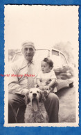 Photo Ancienne Snapshot - Portrait Père & Sa Fille Devant La CITROEN DS - Chien La Gueule Ouverte , Animal Enfant - Auto's