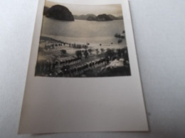 2 Photos Souvenir D'extrême Orient  Baie D'along Commémoration Militaire - Azië