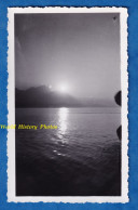 Photo Ancienne Snapshot - THUN Thoune - Coucher De Soleil Sur Le Lac - 1939 - Lumiére Reflet Sur L' Eau Nuage Nuit Jour - Lieux