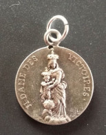 Pendentif Médaille Religieuse Début XXe Argent 800 "Notre-Dame Des Victoires" Religious Medal - Godsdienst & Esoterisme