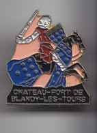 Pin's Chateau Fort De Blandy Les Tours Chevalier Réf 5513 - Ciudades