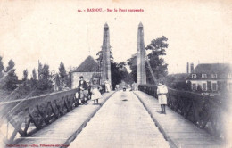 89 - Yonne -  BASSOU - Sur Le Pont Suspendu - Other & Unclassified