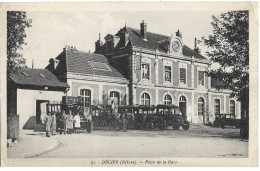 CPA - DECIZE - Place De La Gare - Animée - Voitures, Bus - Decize