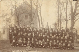 - Thèmes Div -ref-V V959- à Identifier - Carte Photo Groupe Hommes Et Enfants - Curé - Curés - Religions - - A Identifier