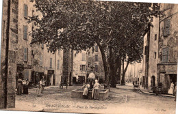 83 DRAGUIGNAN - Place De Portaiguières - Draguignan