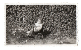 458, Jouet Bébé Dans Un Tricycles Ou Une Poussette 1933, Photo Format 11 X 6,7 Cm, état !! - Other