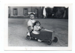 394, Jouet Enfants Avec Voiture à Pédales, Photo Amateur Format 6,3 X 6,5 Cm - Autres