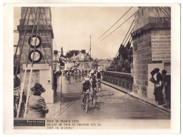 073, Photo Paris-soir, Tour De France 1939, Mallet En Tete Du Peloton Sur Le Pont De Guidres - Ciclismo