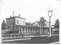 Grande Photo SNCF Gare De Villers Coterets Reconstruction Après Seconde Guerre Mondiale WW2 24x18 Cm Intérieur Gare - Treinen