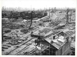 Grande Photo SNCF Gare De St Pierre Des Corps Destruction Après Seconde Guerre Mondiale WW2 24x18 Cm 30 11 1944 - Trenes