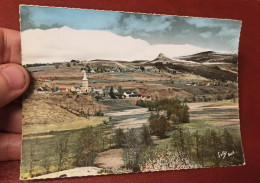 CPA 63 @  CHASTREIX - Vue Générale, L'Eglise Du Village Et La Chaine Du Sancy En 1967 - Otros & Sin Clasificación