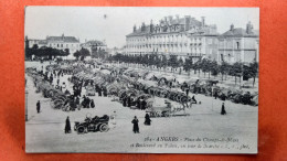 CPA. (49) Angers. Place Du Champ De Mars Un Jour De Marché. (8A.893) - Angers