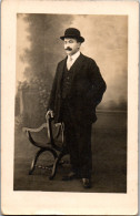 CP Carte Photo D'époque Photographie Vintage Homme Mode Chapeau Melon  - Unclassified