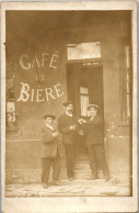 CP Carte Photo D'époque Photographie Vintage Homme Amis Café Bistrot Apéritif Tr - Zonder Classificatie