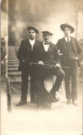 CP Carte Photo D'époque Photographie Vintage Homme Trio Mode Canne Csaquette  - Non Classés