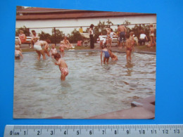 Foto Swimming Pool - Piscine - Zwembad - Personnes Anonymes