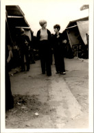 Photographie Photo Vintage Snapshot Amateur Marché Aux Puces Flee Market  - Personnes Anonymes