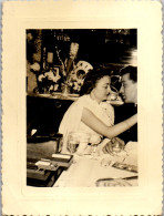 Photographie Photo Vintage Snapshot Amateur Couple Mariés Mariage Amoureux  - Personnes Anonymes