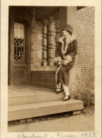 Photographie Photo Vintage Snapshot Amateur Jeune Femme Mode Chapeau  - Sonstige & Ohne Zuordnung