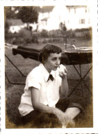 Photographie Photo Vintage Snapshot Amateur Jeune Femme Hamac Barbecue - Anonieme Personen