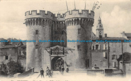 R149946 Old Postcard. Castle Gates - Monde