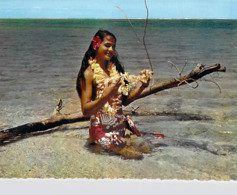 Polynésie Française- TAHITI Tout Le Charme De La Polynésie (vahiné Femme Fleur Fleurs) LABAYSSE Tahiti N°07 La Baysse - Polynésie Française