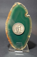 Agate Avec Médaille De Notre-Dame De La Salette - Minéraux