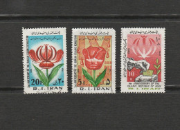 Iran - Lot 9 Timbres - Fleurs Mi IR 2259 - 1991 -  2036 - Lion  Z15 - 1949 -  Z 13 - 1477 - 1627 - Iran