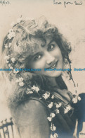R150542 Old Postcard. Woman. 1903 - Monde