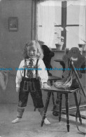 R150290 Old Postcard. Girl - World