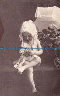 R150295 Old Postcard. Baby With Flowers - World