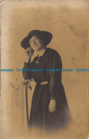 R150323 Old Postcard. Woman In Hat - World