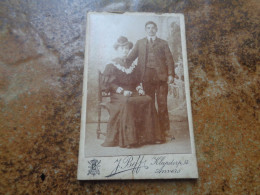 CDV  Carte Photo  Antique  /  Kabinetfoto  /  CDV Photo Card { 6,3 Cm X 10,3 Cm } - Anciennes (Av. 1900)