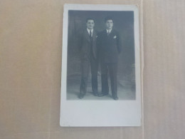 CPA -  AU PLUS RAPIDE -  CARTE PHOTO - DEUX JEUNES HOMMES  - MODE D ANTAN -   ECRITE - Photographs