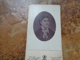 CDV  Carte Photo  Antique  /  Kabinetfoto  /  CDV Photo Card { 6,3 Cm X 10,3 Cm } - Old (before 1900)